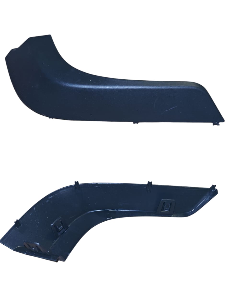 Moldura parachoque trasero derecho T60 2.8/2.0 Diesel 2014-2025